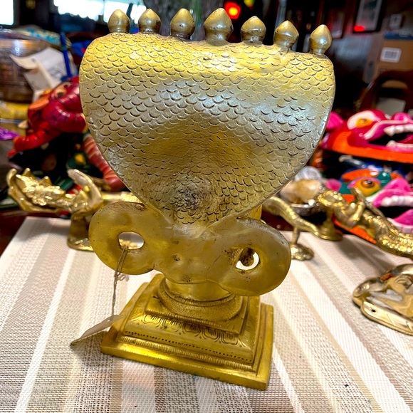 Beautiful brass Lord shiva head statue with snack - Picture 9 of 9